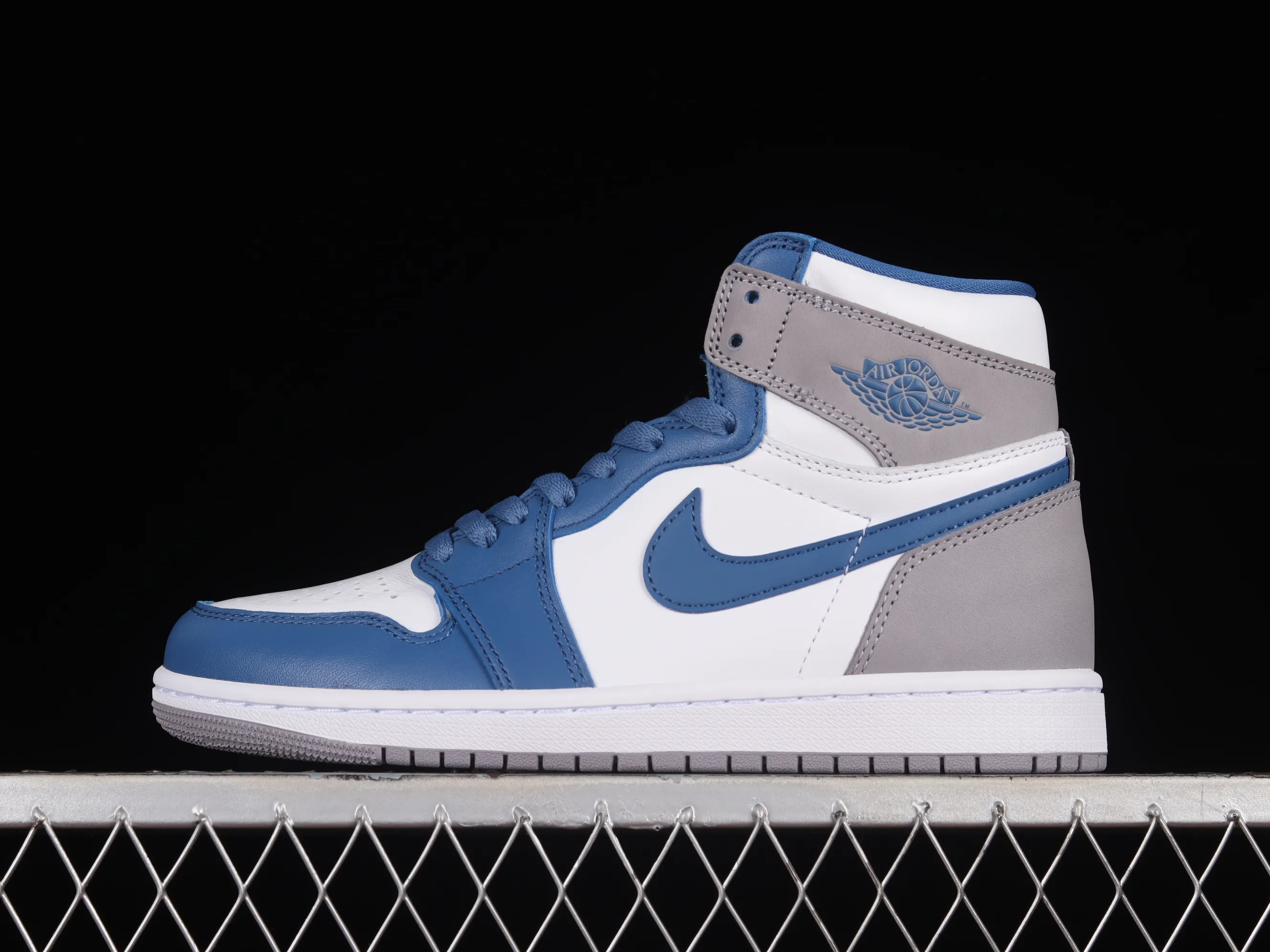 All categories Air Jordan Jordan series basketball shoes Air Jordan 1 High Pure original Air Jordan 1 High OG "True Blue" AJ1 Joe 1 white and blue color high-top basketball shoes DZ5485-410